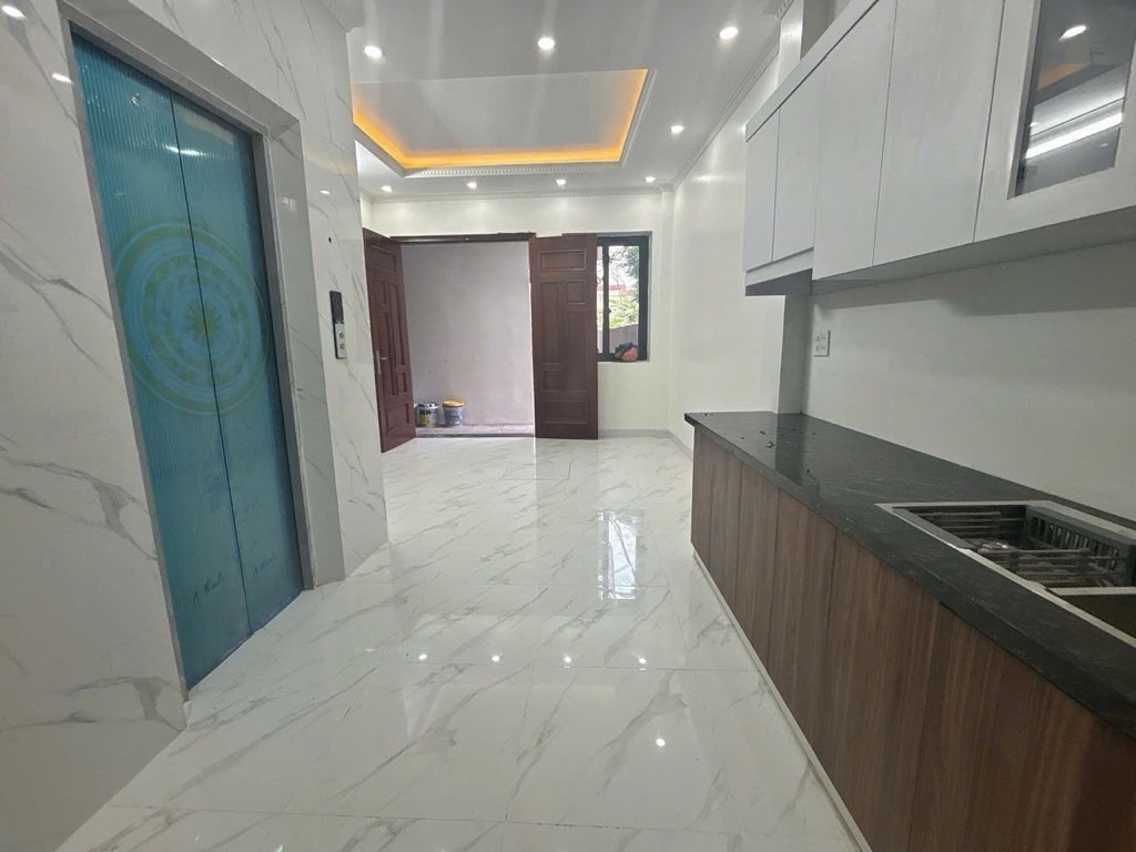 LIÊN MẠC -NHÀ MỚI- THANG MÁY- Ô TÔ 7 CHỖ ĐỖ CỔNG – CHỈ VIỆC XÁCH VALY VỀ Ở.